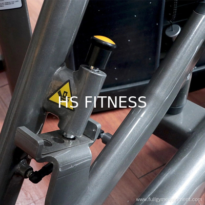 Máquina para ejercicios de gimnasia con presas para el pecho