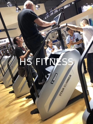 La máquina inmóvil del escalador de la escalera de la aptitud del gimnasio 30 grados se inclina tipo